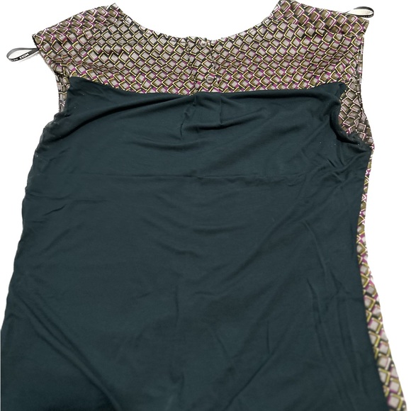 Green women’s sleeveless blouse. - Picture 2 of 2